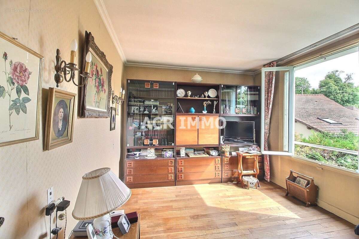 Maison à MAURECOURT