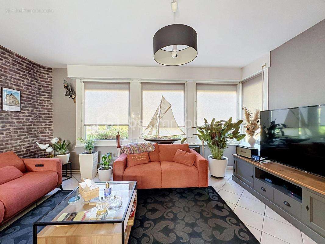 Maison lumineuse 4 chambres avec jardin, garage et combles aménageables à Tourcoing - photo 2