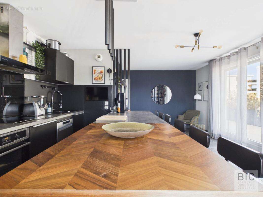 A vendre dernier étage avec climatisation et 50 m2 de terrasse - photo 3