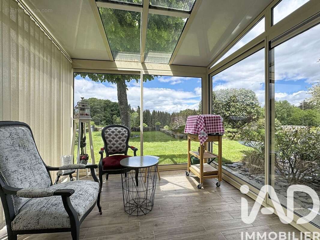 Maison 244 m² à Grandval  - photo 5