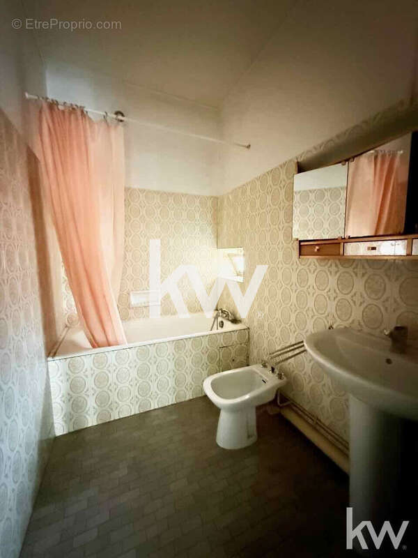 Appartement 80 m² à Saint-Etienne  - photo 7