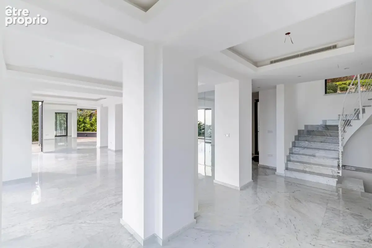 Roquebrune-Cap-Martin - Exceptionnelle villa 350m² 4 chambres, piscine, vue mer panoramique - photo 5
