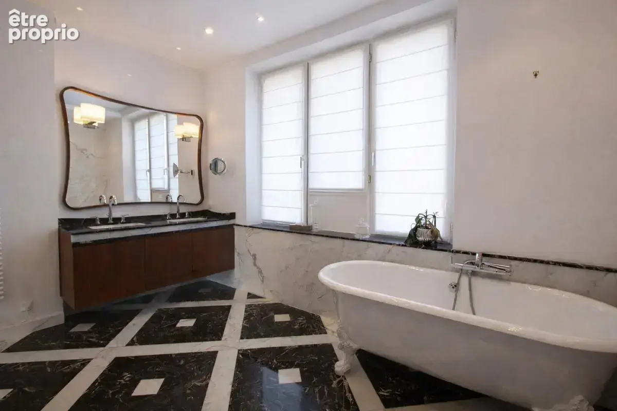 Vence, à 2 minutes à pied du centre, somptueuse villa de 321 m² - photo 13
