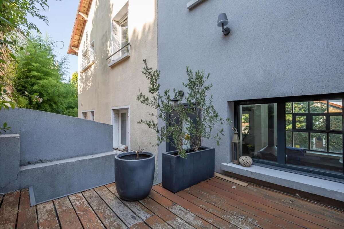 Maison d'architecte 5 pièces de 150 m² sur 425 m² de terrain - photo 3