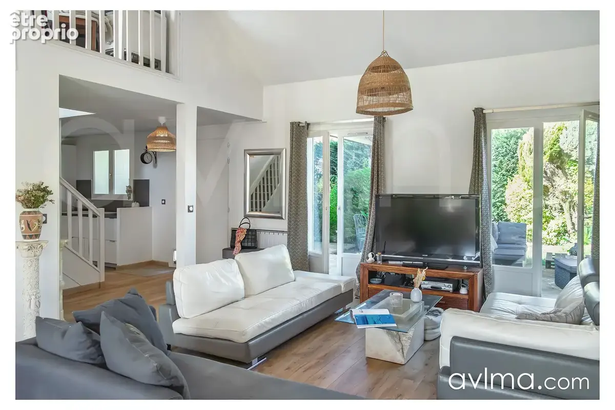 Maison familiale au cœur d’une résidence prisée - 5 chambres - 254m2 au sol - photo 2