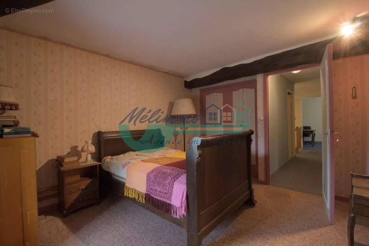 Maison à MOUTIERS-EN-PUISAYE