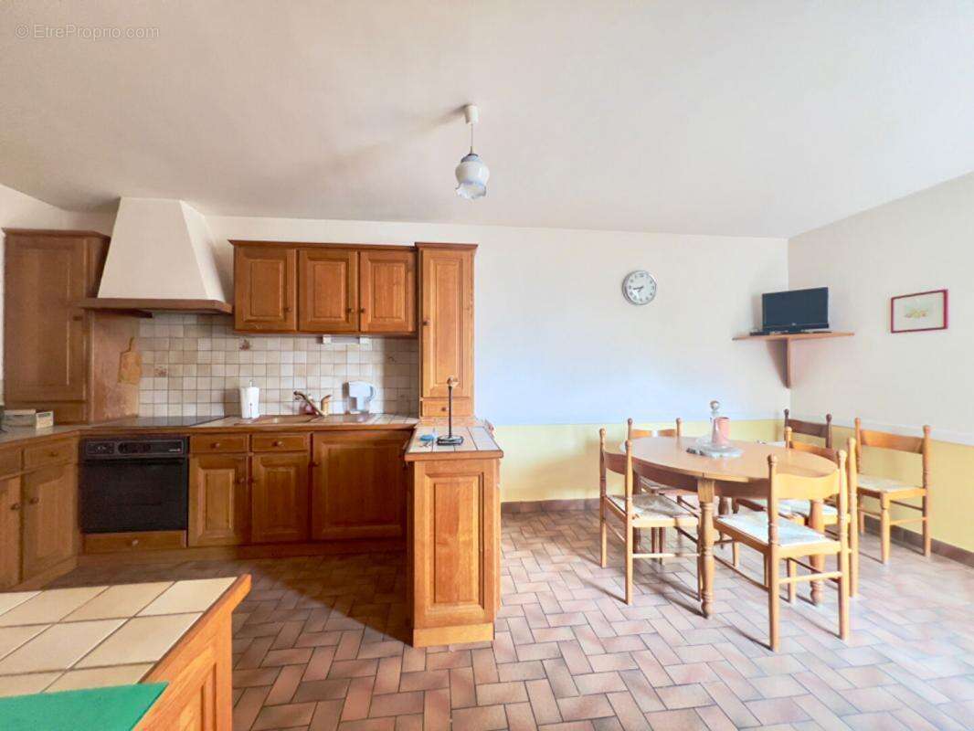 Maison à MONTFAUCON-MONTIGNE