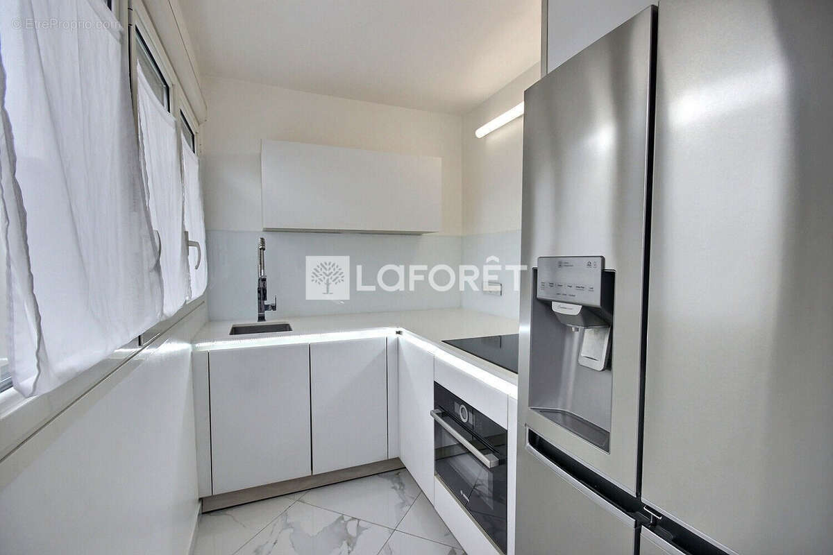 Appartement à COURBEVOIE