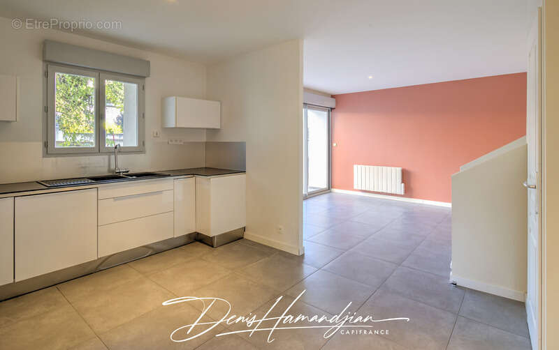 Maison à FONTAINES-SAINT-MARTIN