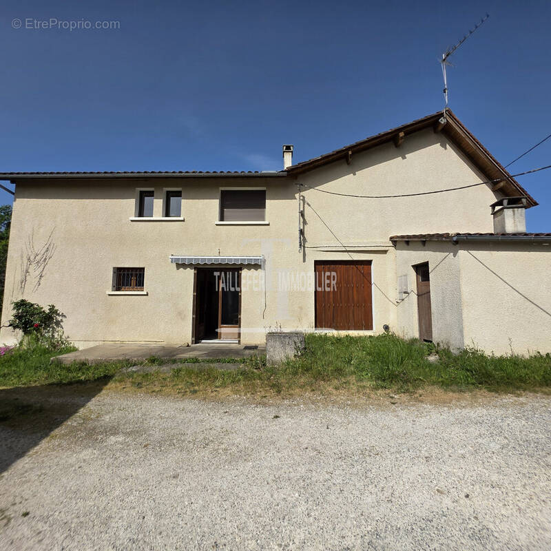 Habitation 110 m² - Maison à SAINT-FRONT-D'ALEMPS