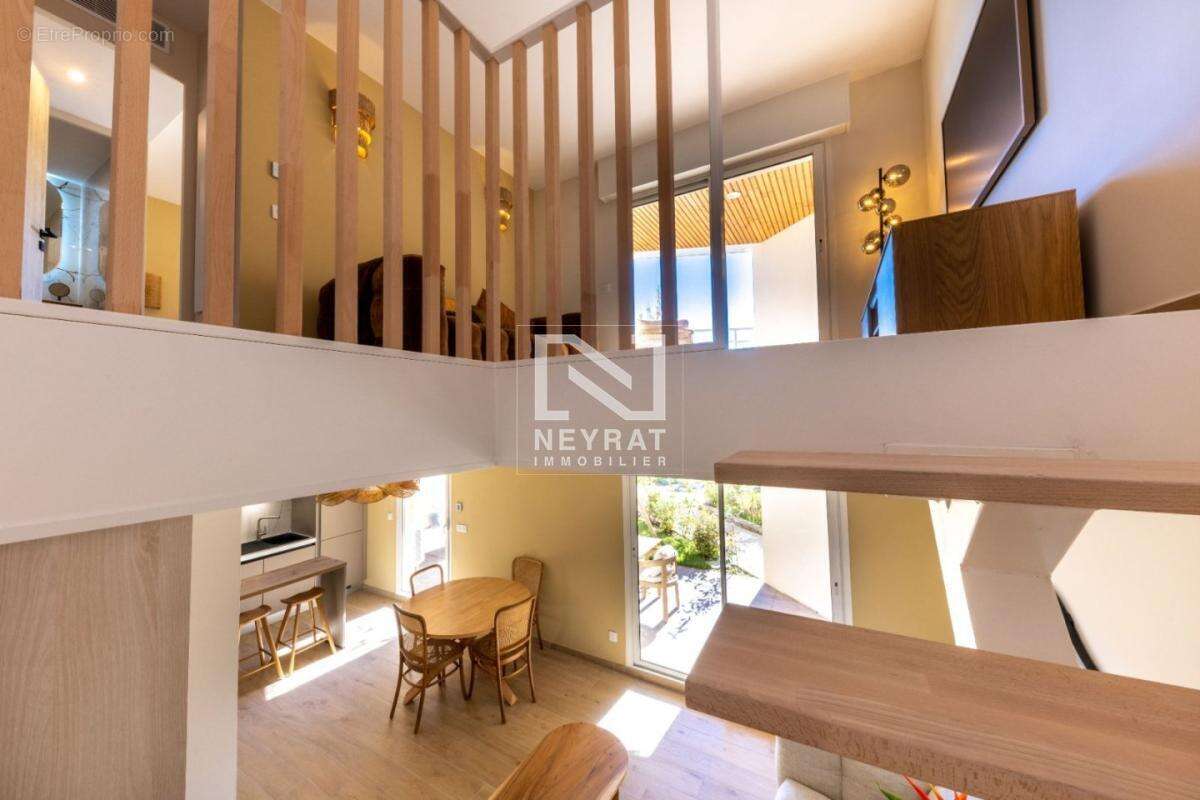 Magnifique t3 en duplex refait a neuf - pieds dans l'eau - photo 10