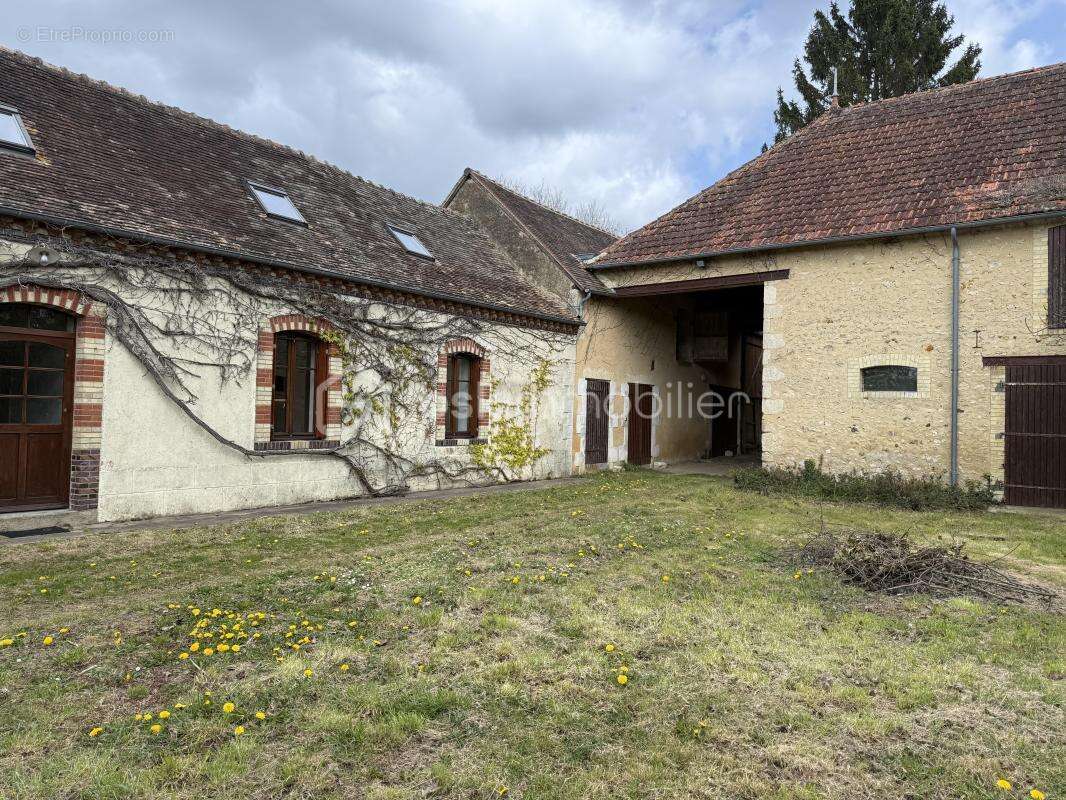 Grande longère avec dépendances sur parcelle de 4700 m² – Nogent-le-Bernard (35 min du Mans) - photo 3