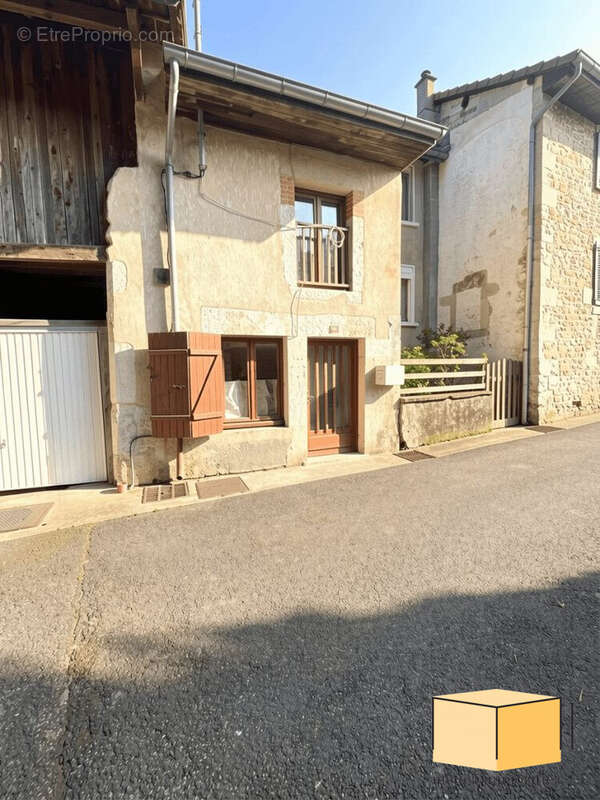 Maison à VIRIEU-LE-GRAND