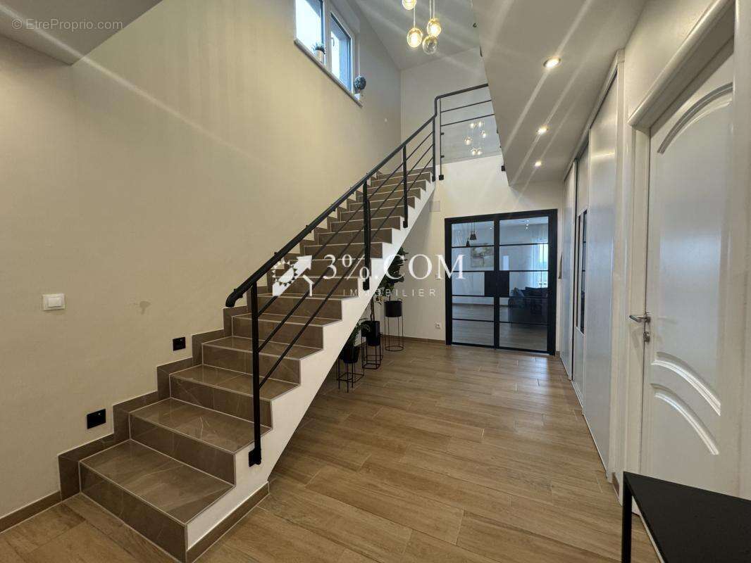 3%COM Belle maison d'architecte  4 chambres et 2 salles de b - photo 10