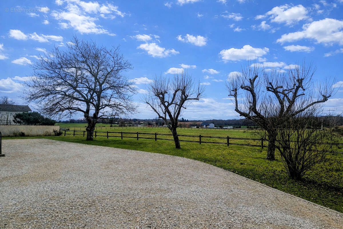 Maison à DOMPIERRE-SUR-VEYLE