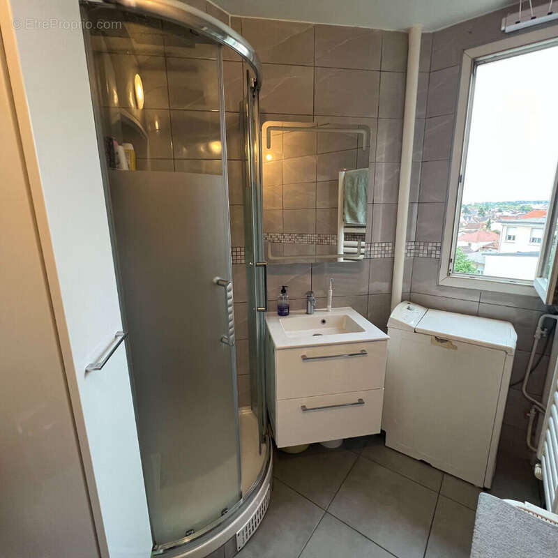 Appartement à LES PAVILLONS-SOUS-BOIS
