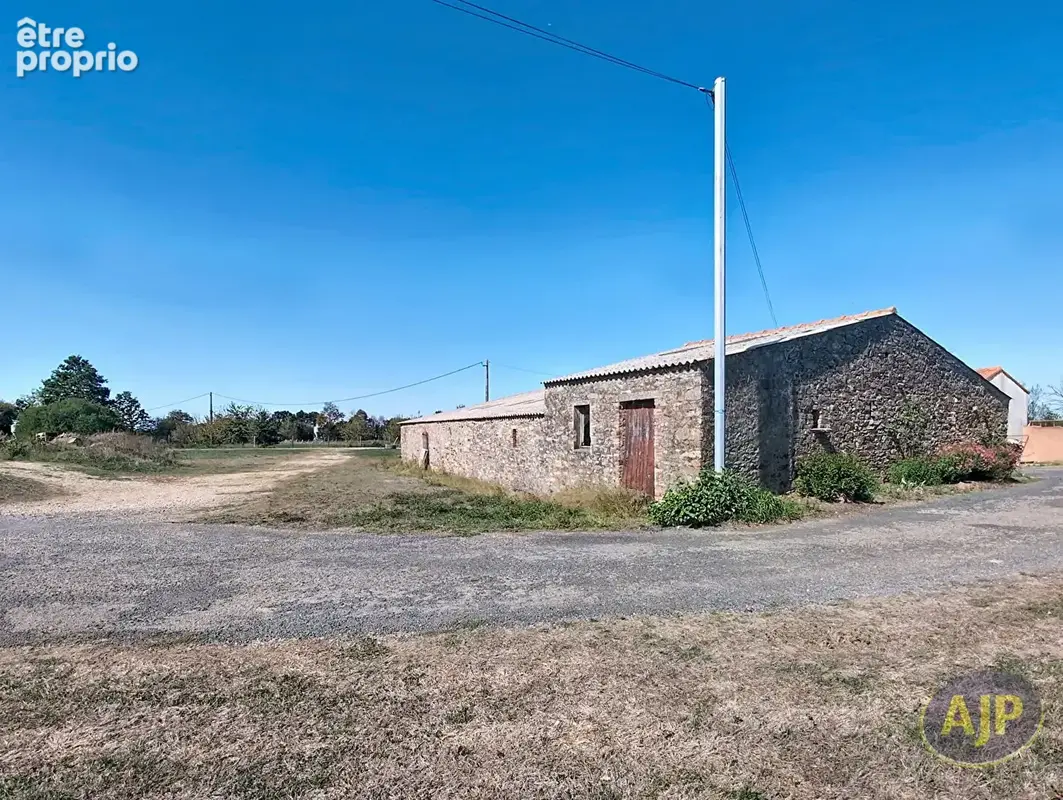 Belle grange en pierre sur + 1800 m² - photo 7