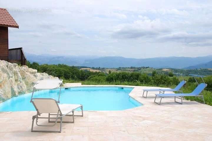 Domaine avec vue panoramique, piscine, hébergements et environnement idéal pour chevaux et nature - photo 3