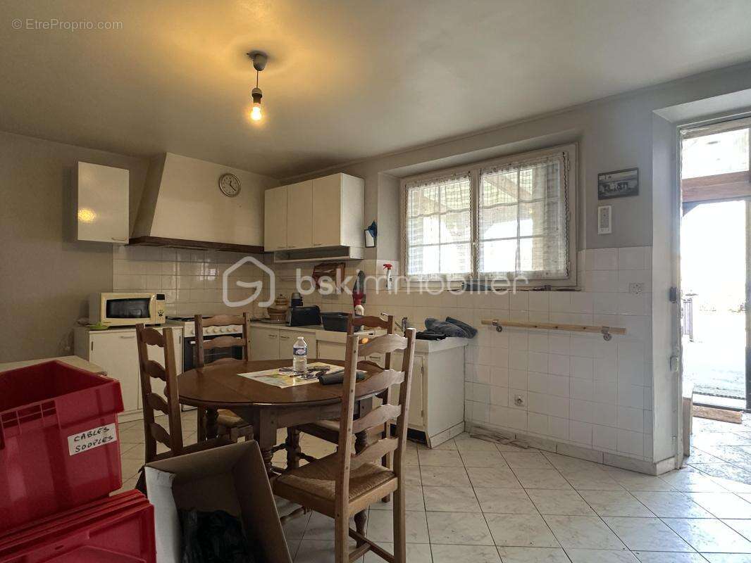 Maison à VILLENEUVE-SUR-YONNE