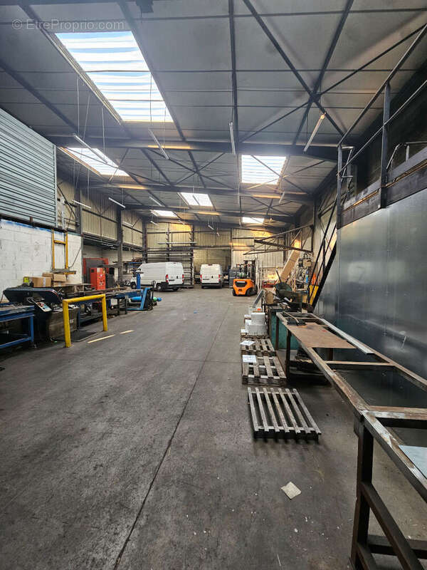 Commerce à MAZIERES-EN-MAUGES