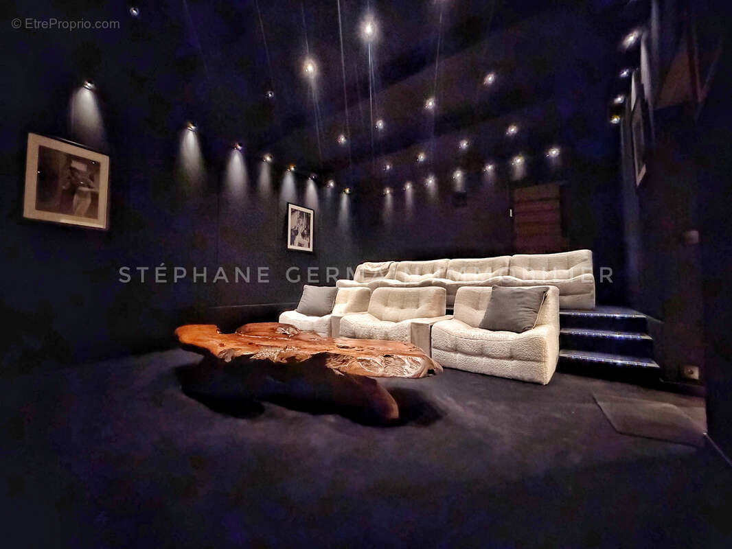 Maison à DEMI-QUARTIER