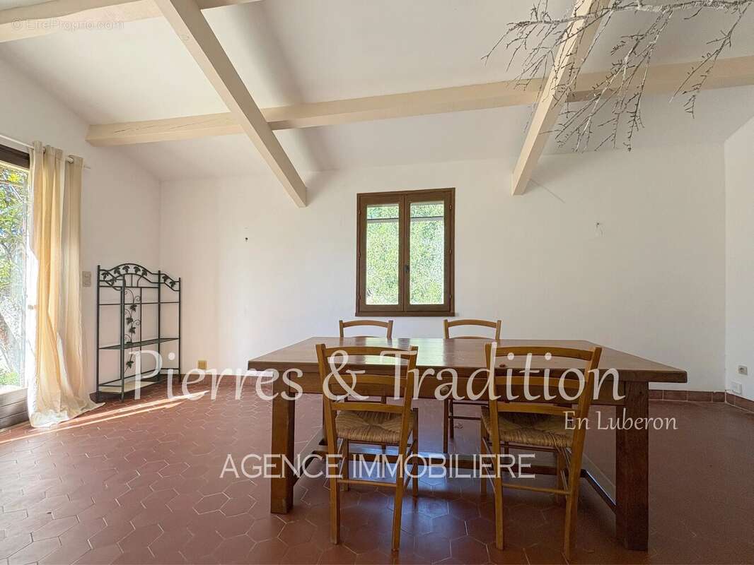 Exclusivité ! Maison avec terrain attenant et piscine dans quartier calme de Reillanne - photo 4