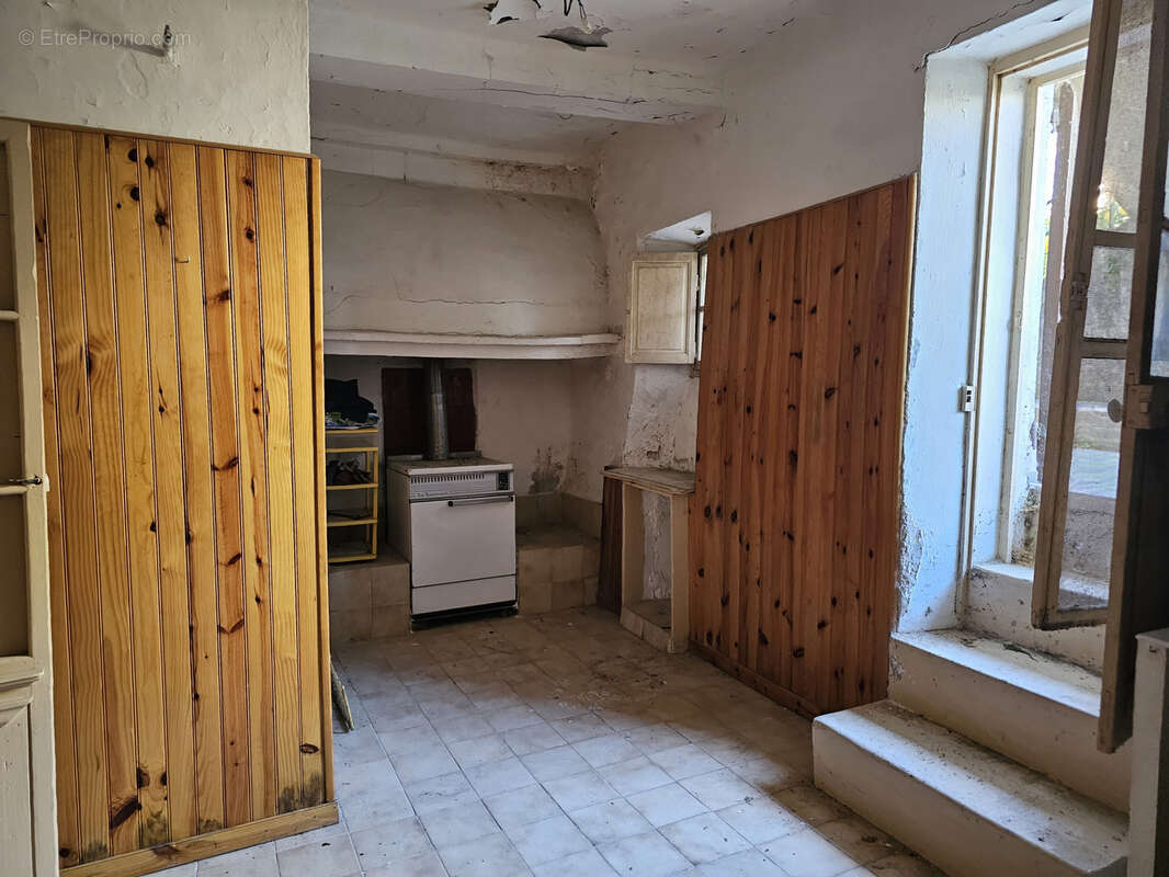 Appartement à LA ROQUE-D'ANTHERON