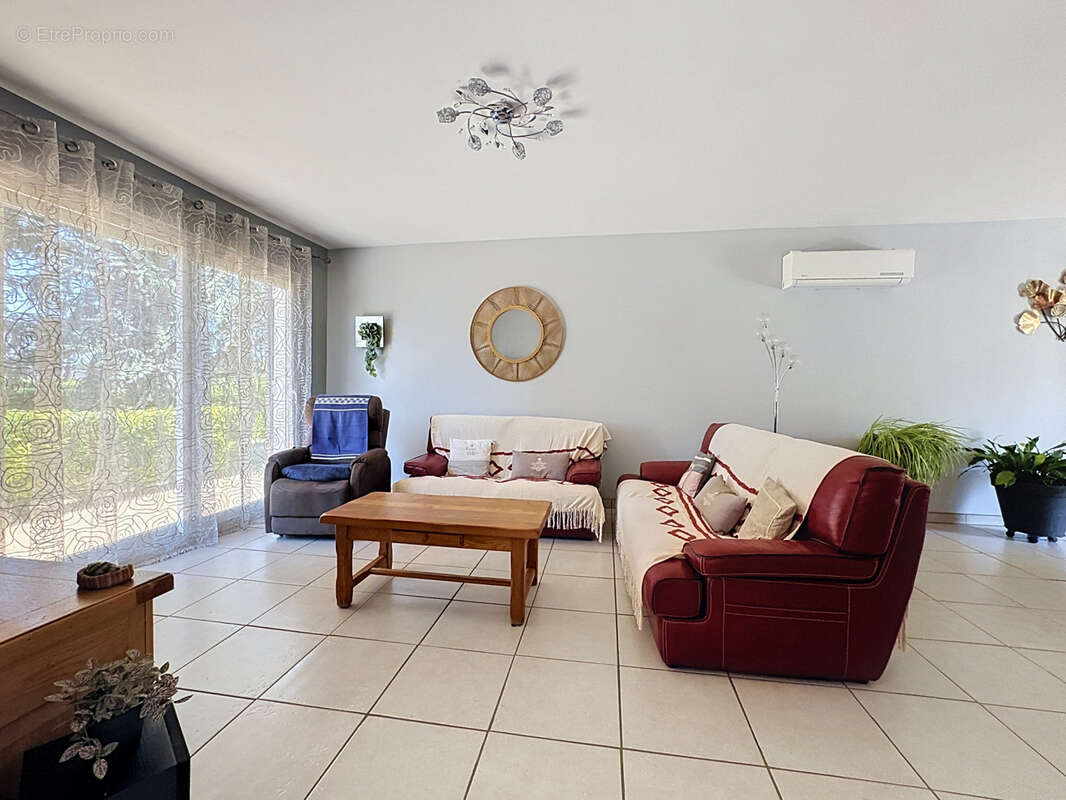 Massieux, Maison Plain pied 106m2 avec garage et terrain de 1075m2 - photo 3