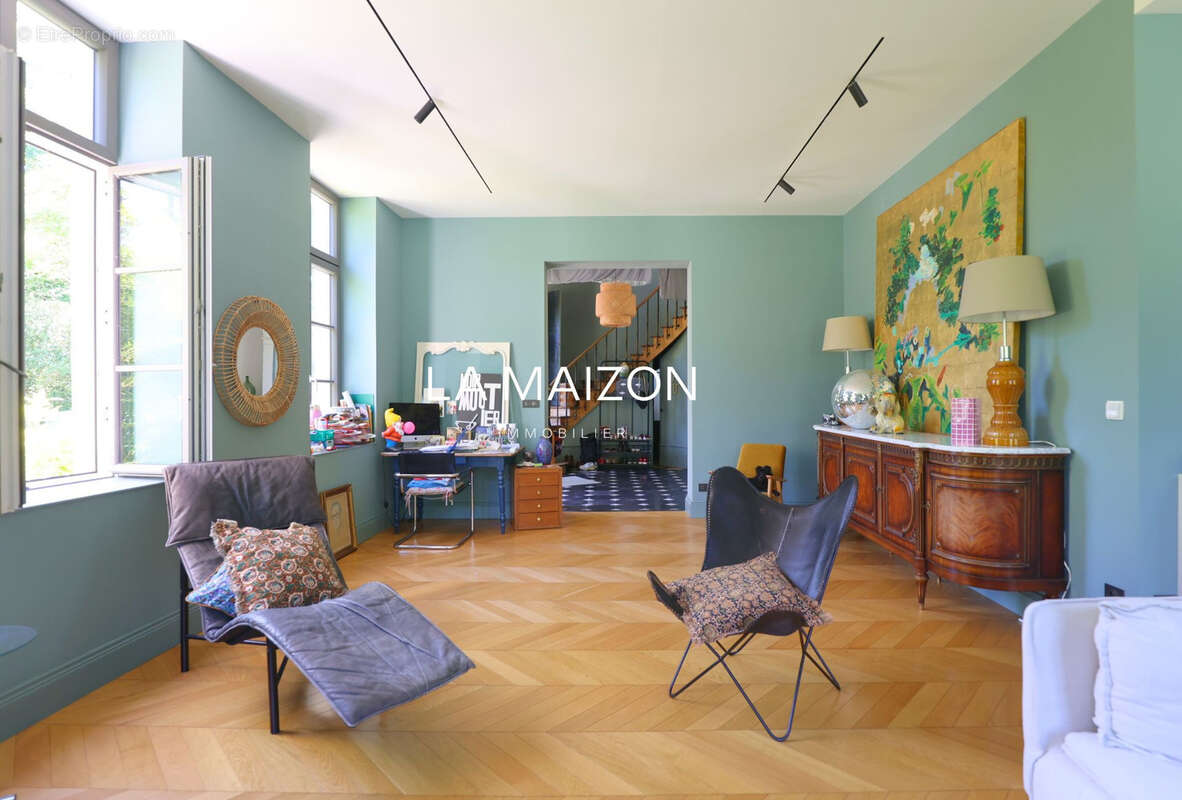Maison familiale de caractère préservée - Bouvignies 400m2 - photo 9