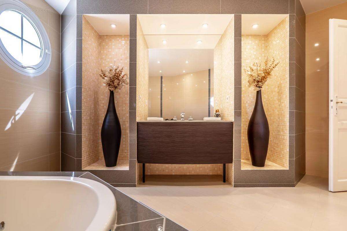 Maison à VILLENEUVE-LE-COMTE