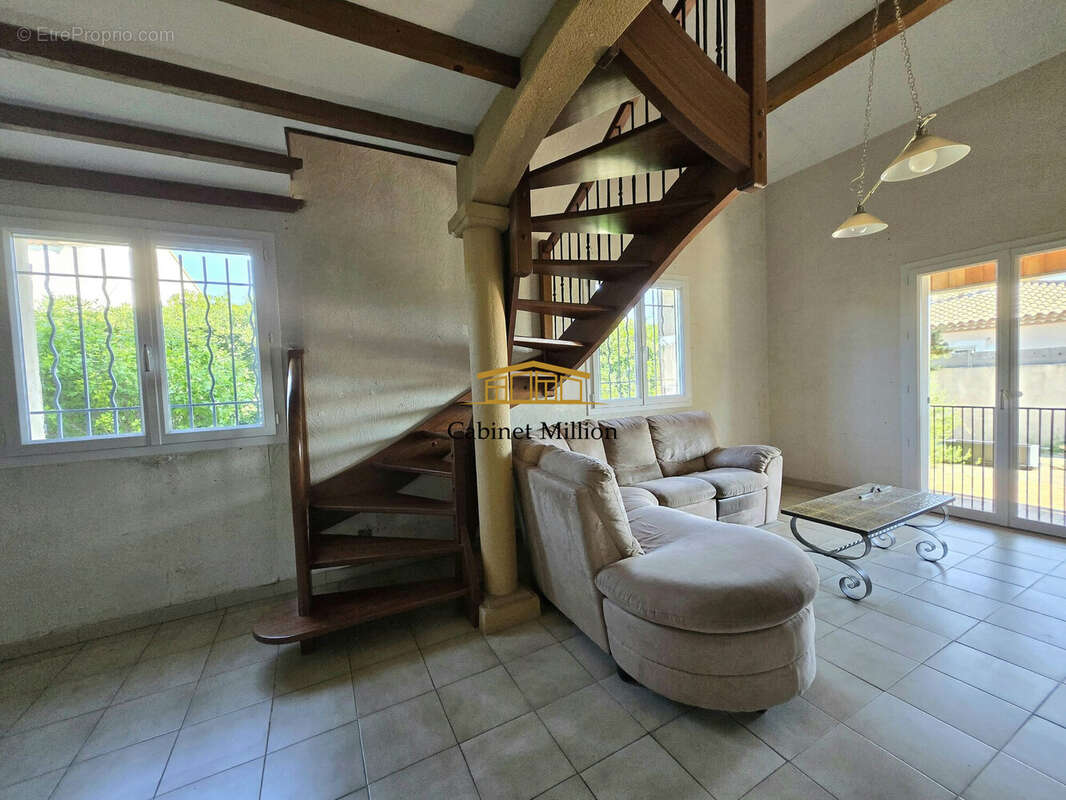 Maison à VIC-LA-GARDIOLE