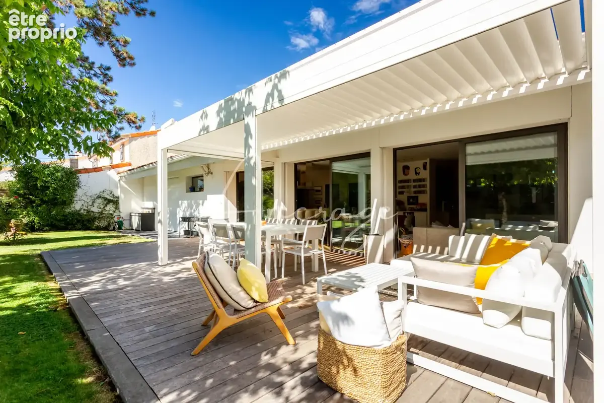 Maison contemporaine de 193 m2 habitables sur une parcelle de 1 176 m2 avec piscine - photo 4
