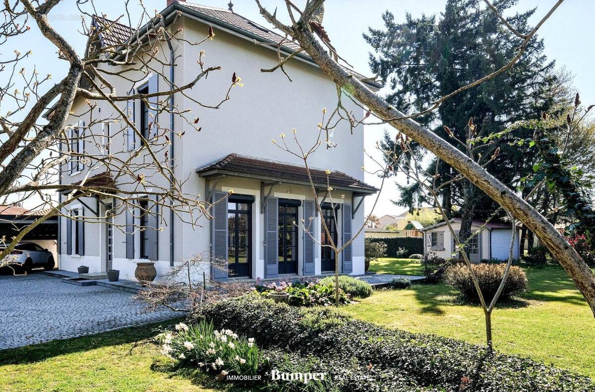 Maison à SAINT-BONNET-DE-MURE