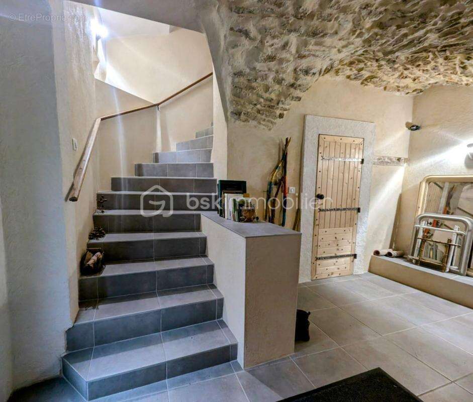 Maison à MONTPEYROUX