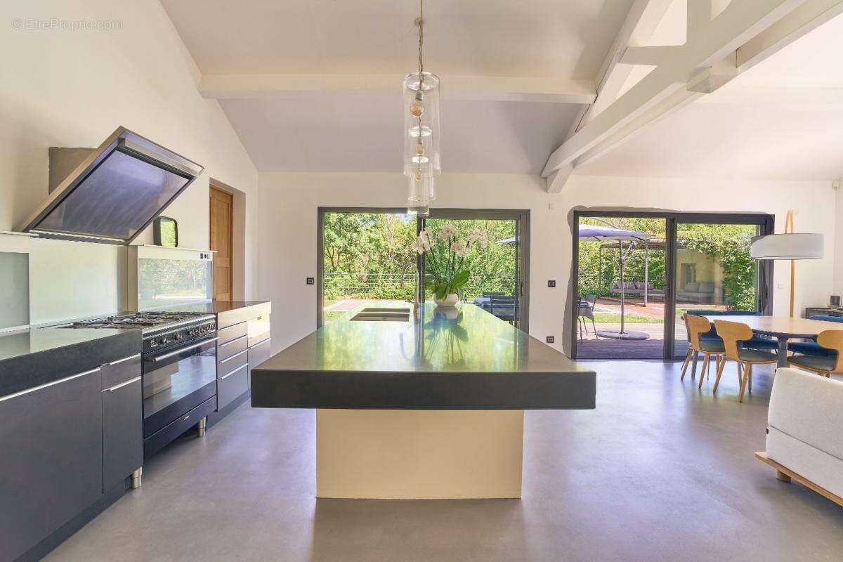 Maison à LE PUY-SAINTE-REPARADE