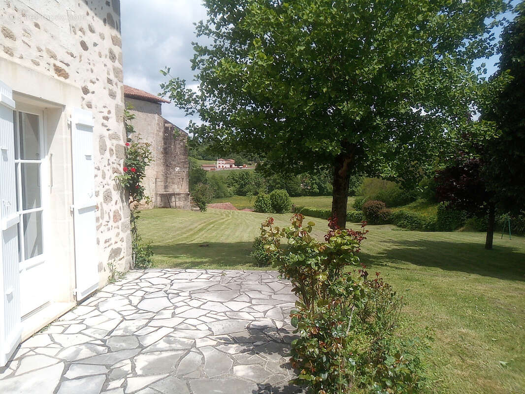 Maison à CHERVES-CHATELARS