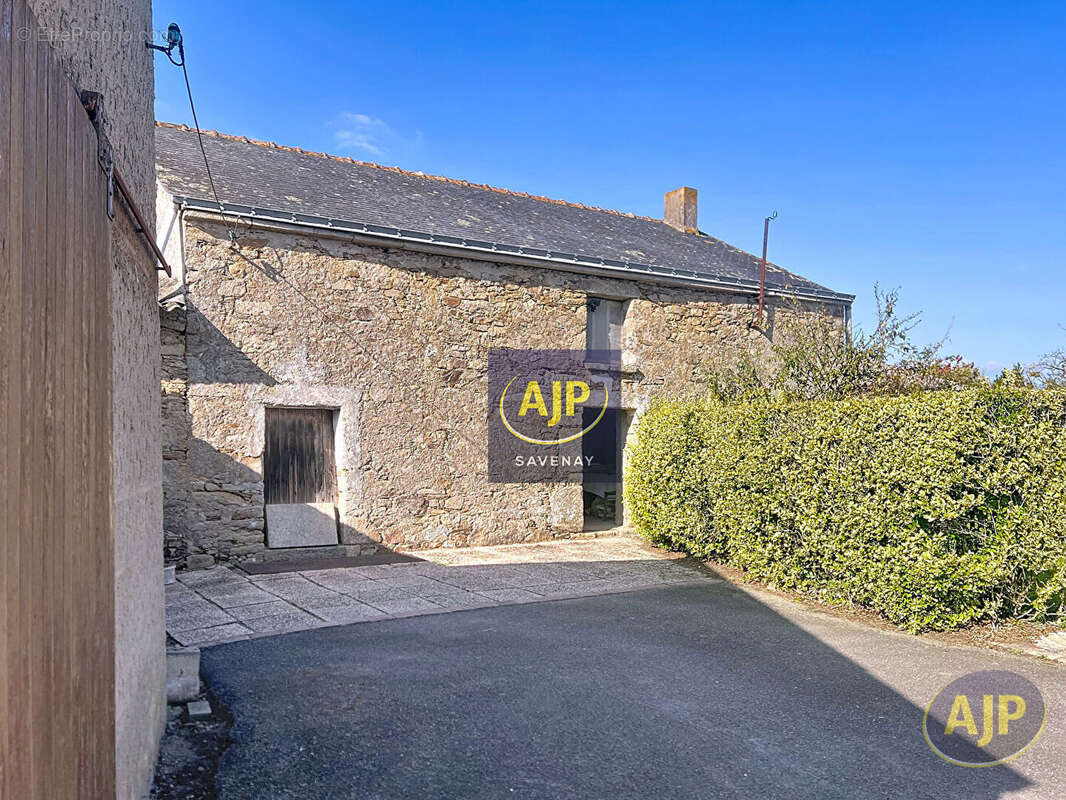 Maison à SAINT-ETIENNE-DE-MONTLUC