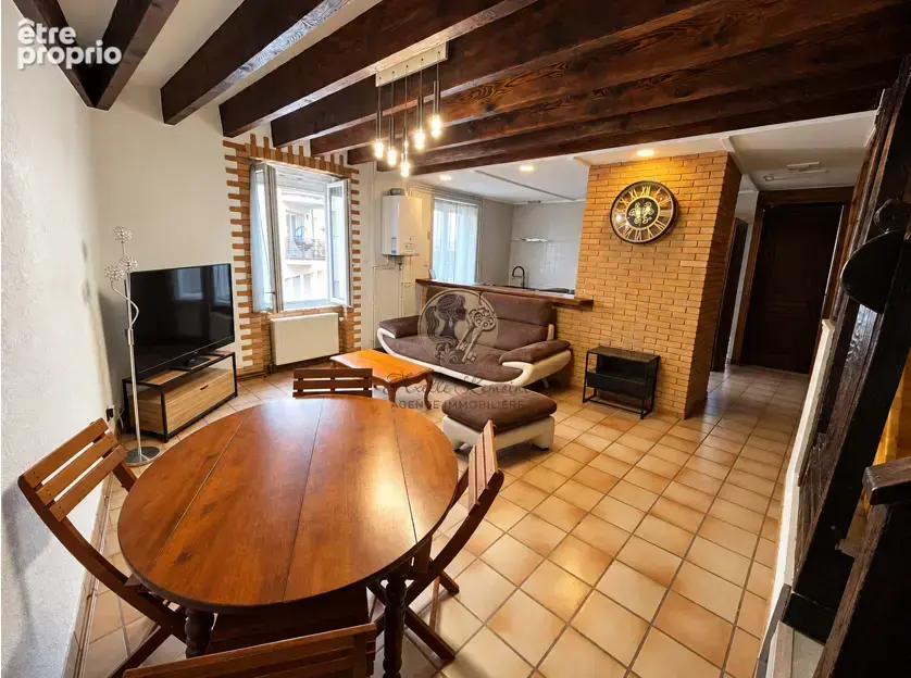 Maison de village 60 m2 avec cachet   poutres et pierres apparentes   2 chambres   véranda - photo 3