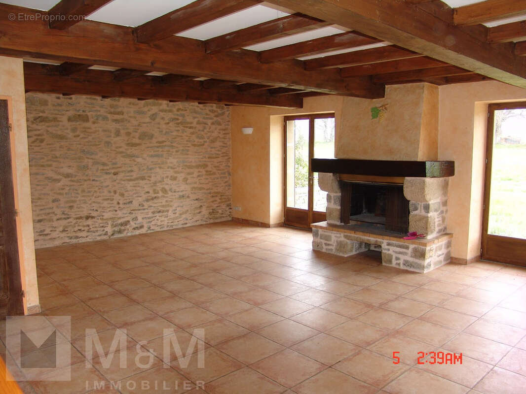 Maison à ANTUGNAC