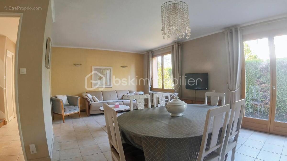 Maison à SAINT-CYR-SUR-LOIRE