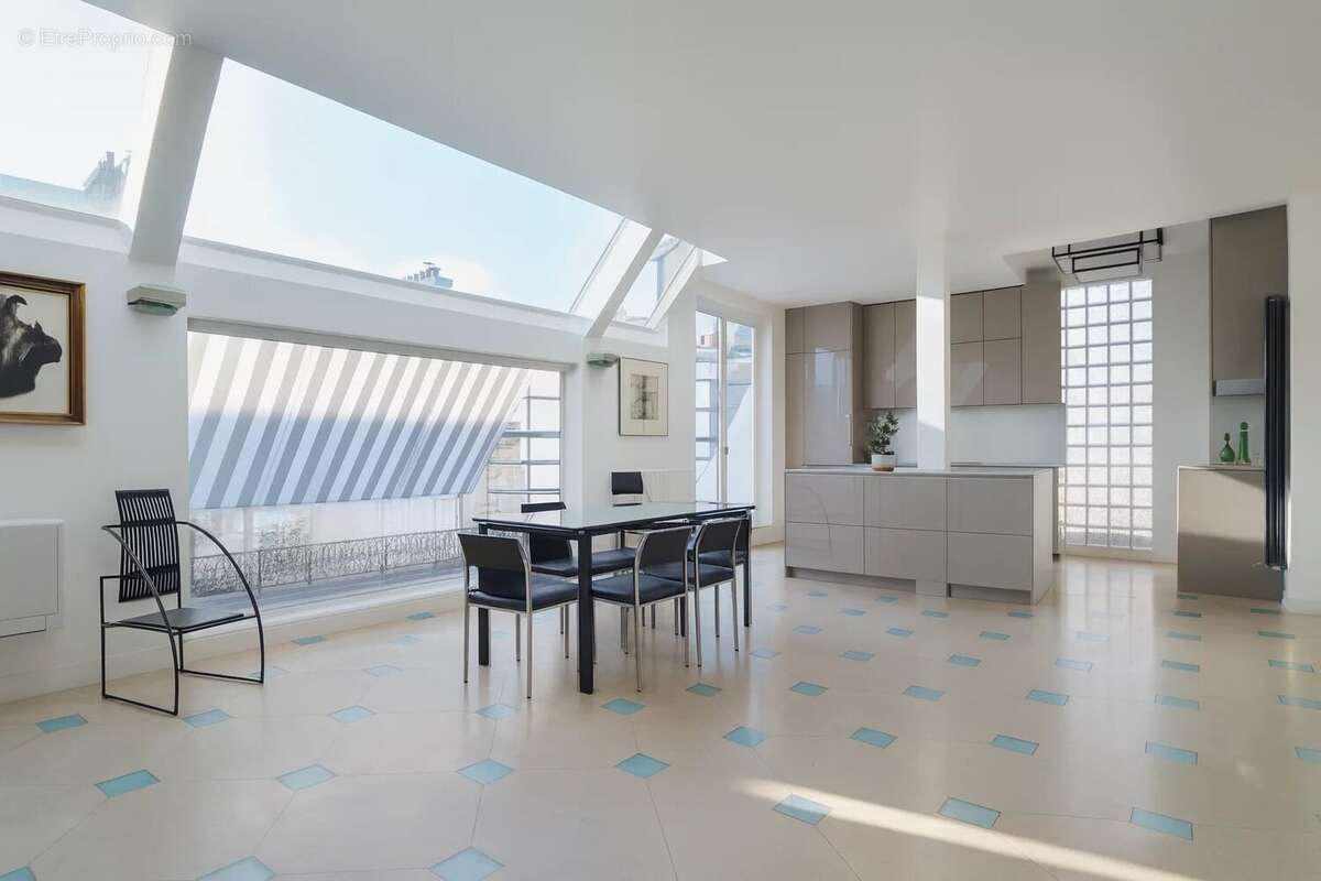 Appartement à PARIS-16E