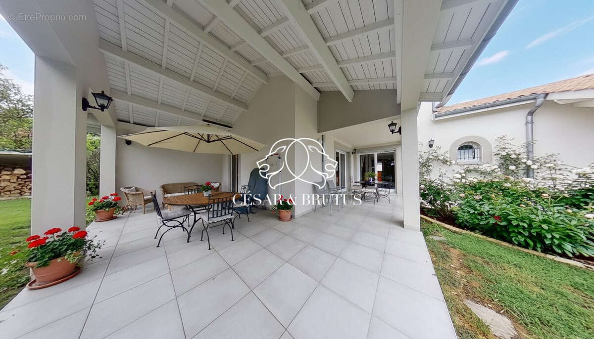 Maison 230 m² à Reyrieux  - photo 6