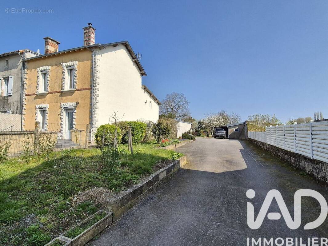 Photo 1 - Maison à VASLES