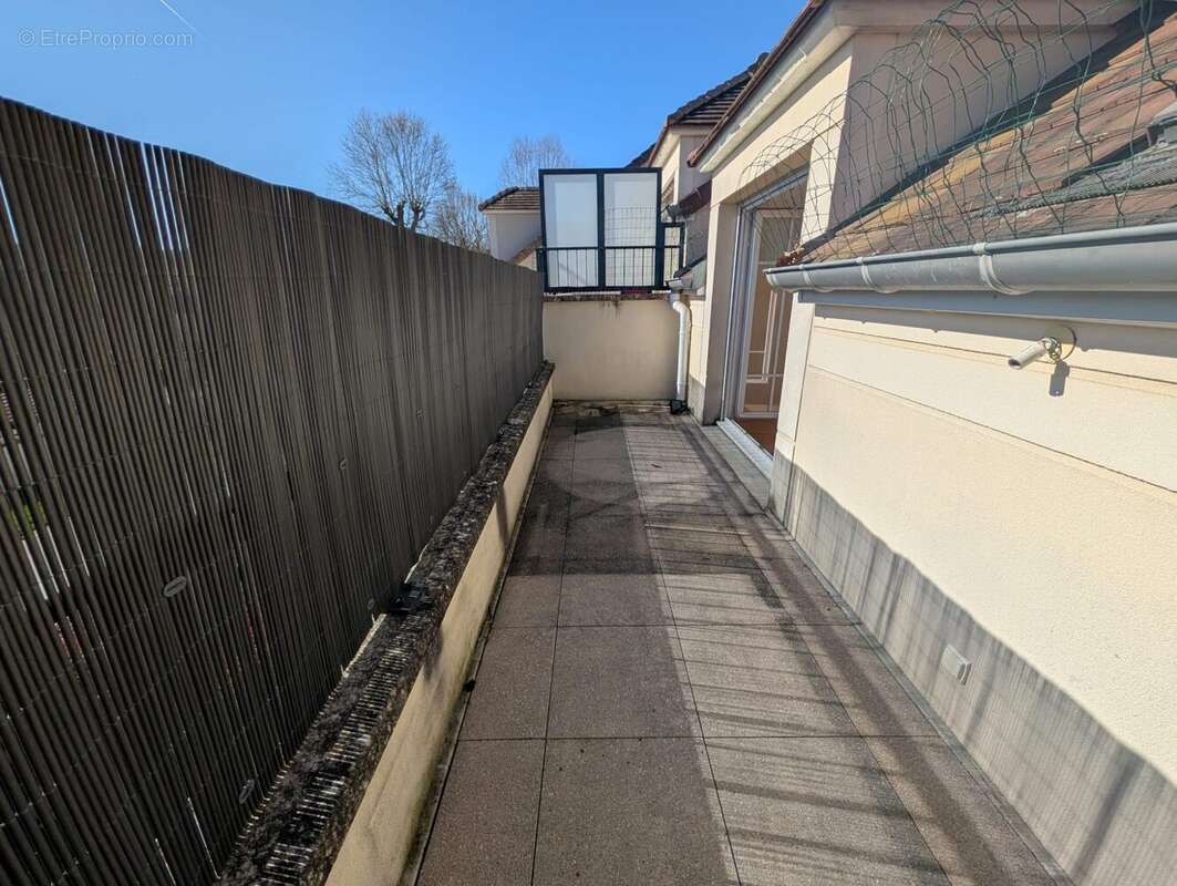 Appartement à LES CLAYES-SOUS-BOIS
