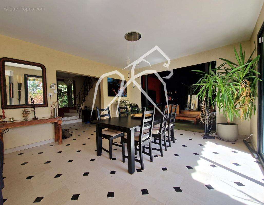 Maison à MONT-SAINT-AIGNAN