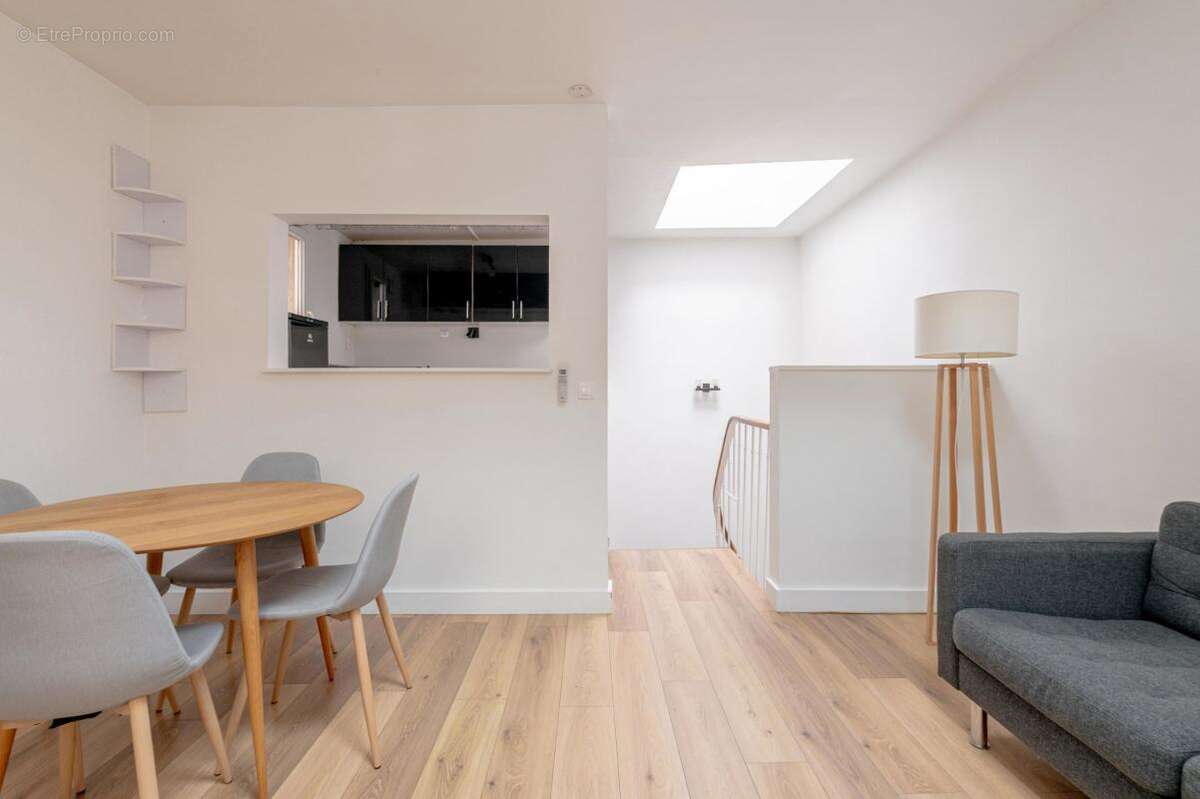 Appartement à PARIS-16E