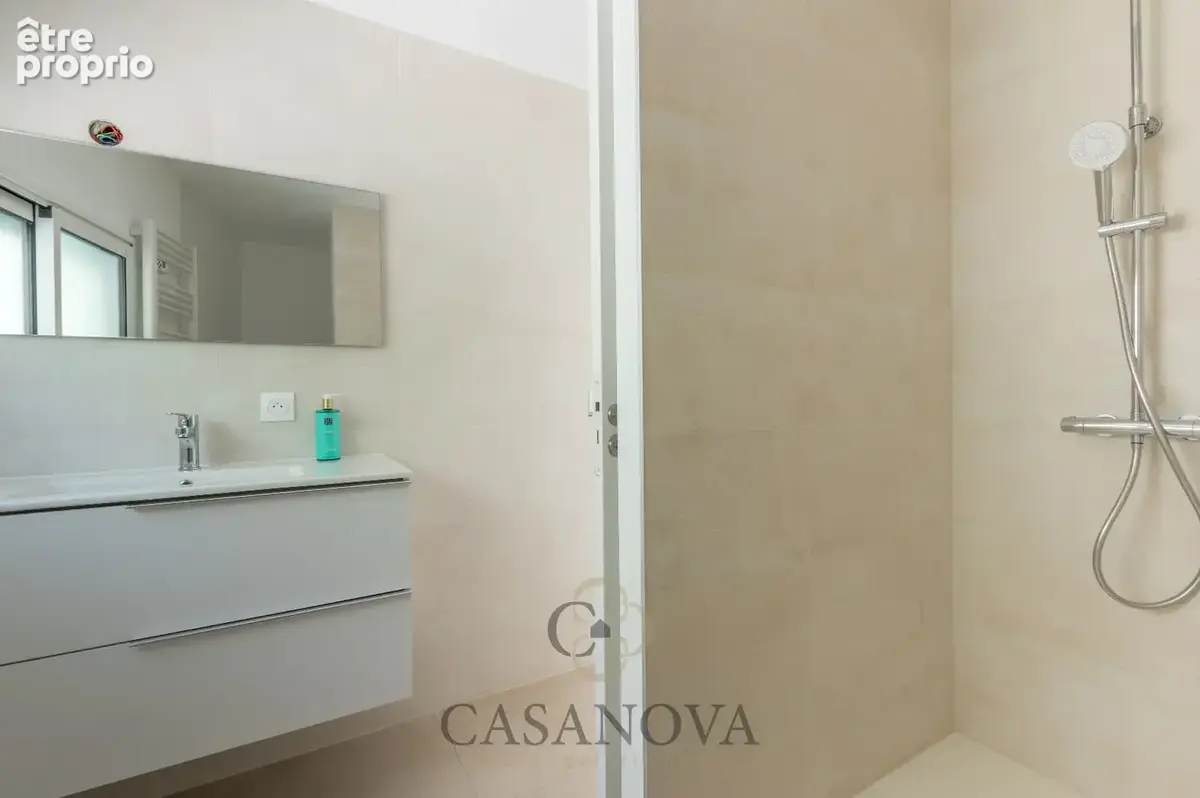 Castelnau-le-lez  villa moderne entièrement rénovée aux prestations haut de gamme. - photo 19