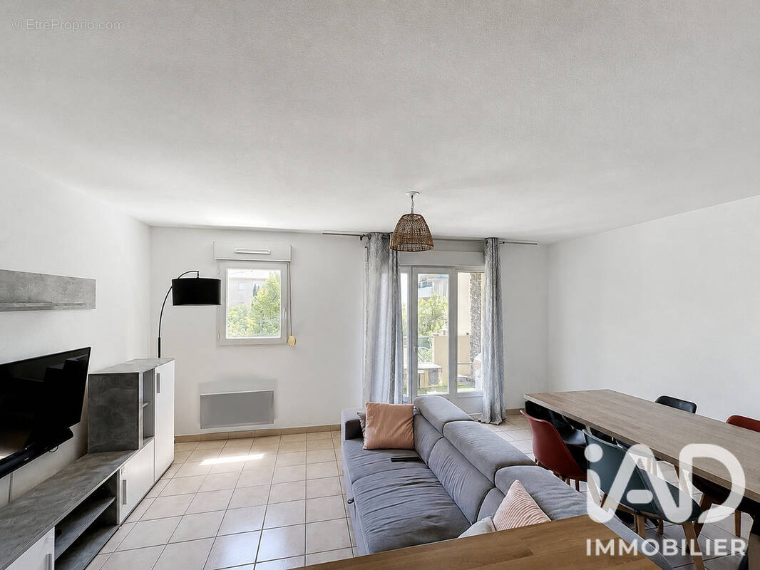 Photo 1 - Appartement à VILLENEUVE-LES-AVIGNON