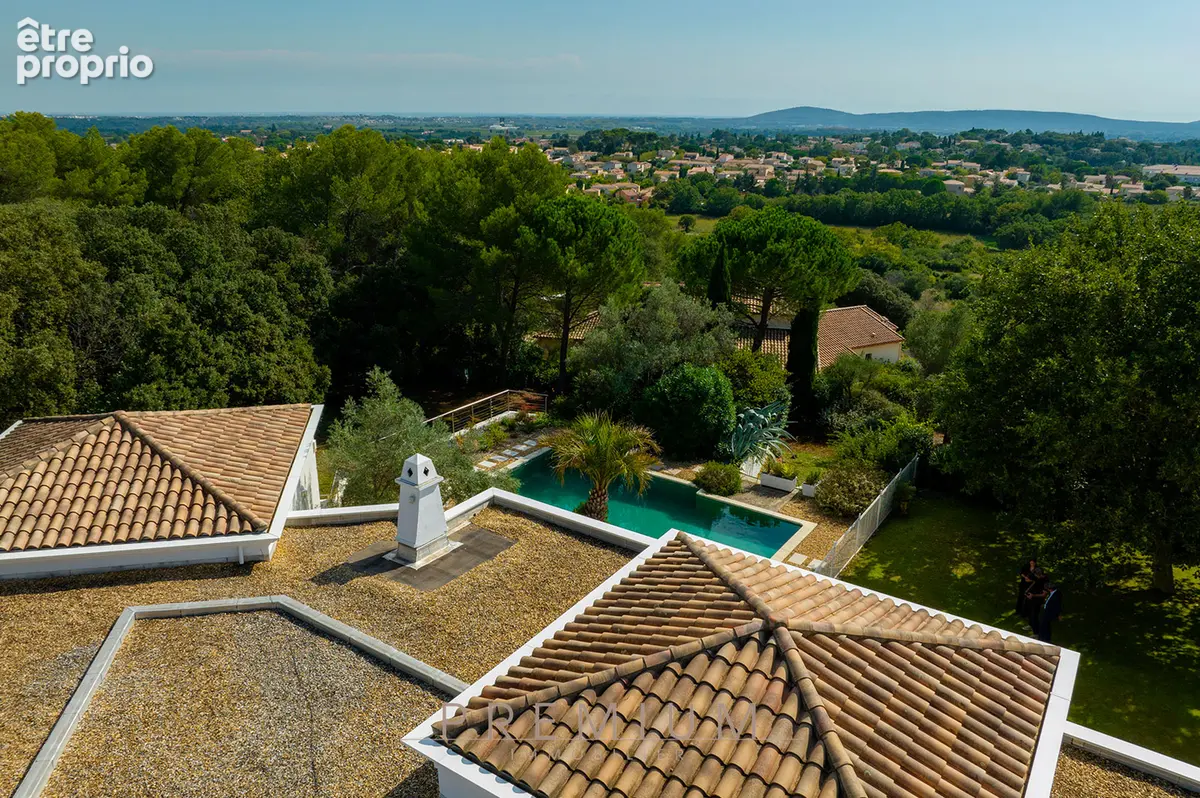 Villa de prestige avec piscine et dépendance, au coeur d'un cadre verdoyant - photo 3