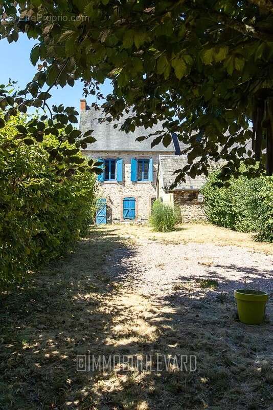 Maison avec jardin et garage à St. Maurice près Pionsat - photo 31